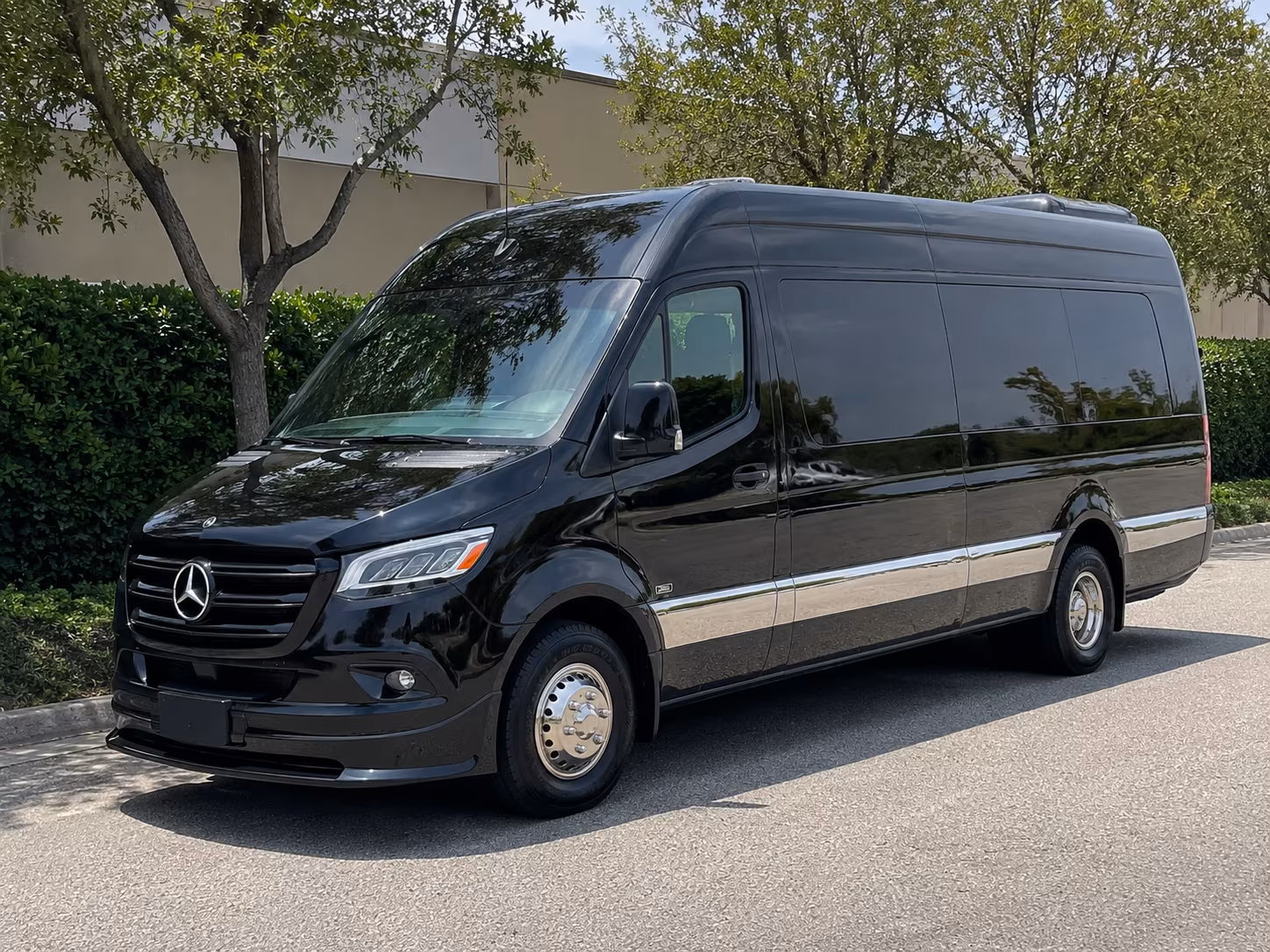 book a bus for your next airport transfer 5